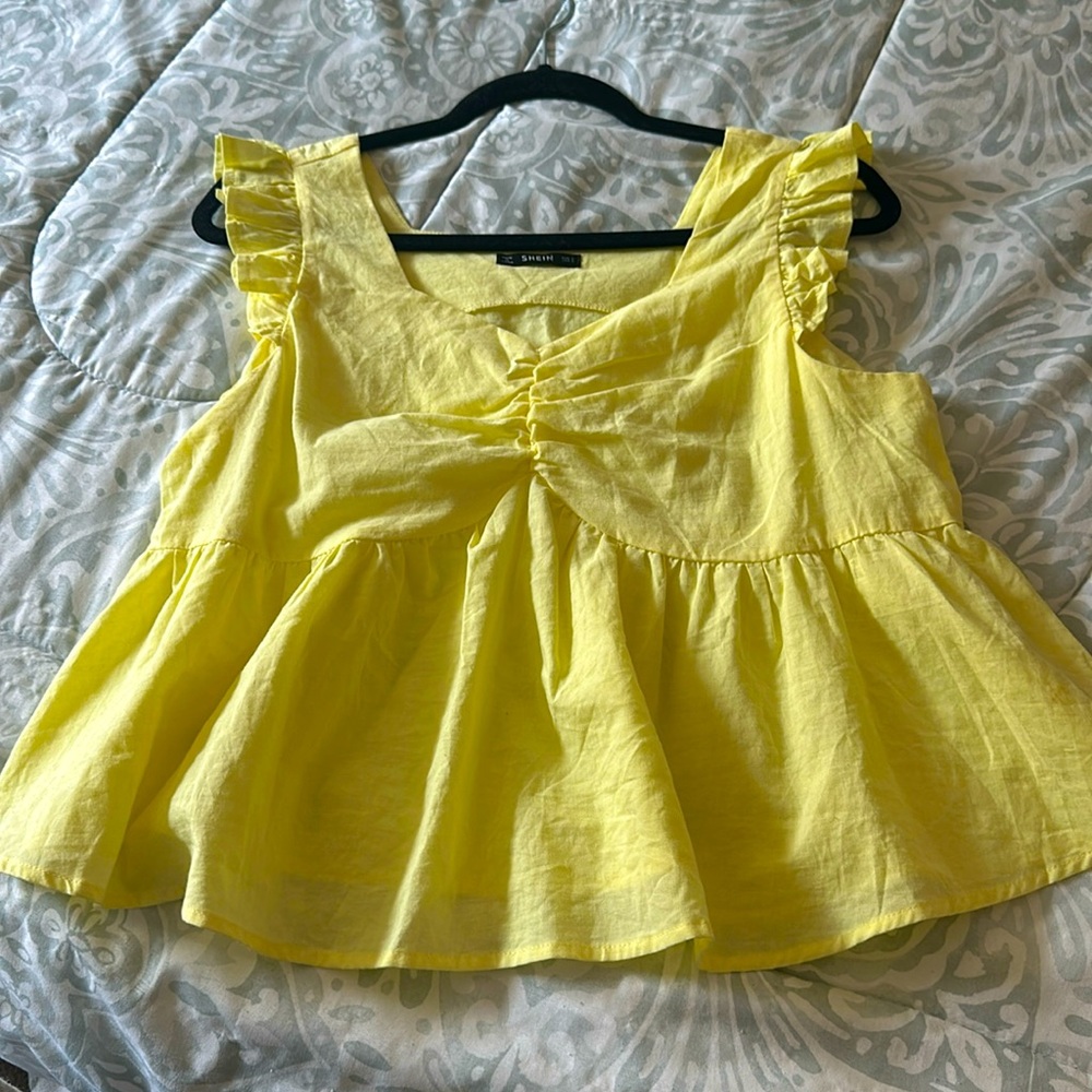 Yellow ruffle top!